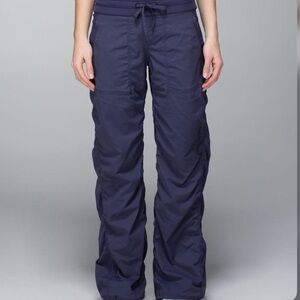 Lululemon Dance Studio Mid-Rise Pant
Regular size 4